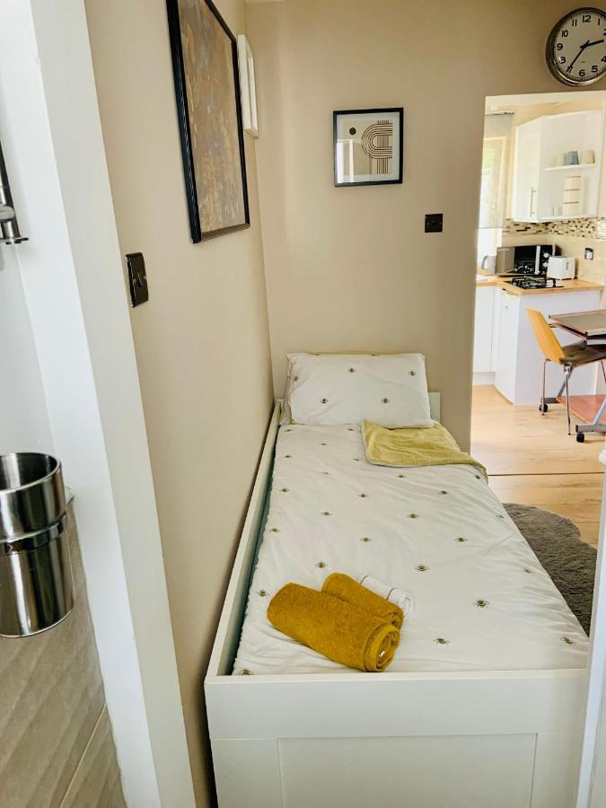 Beautiful Self Contained Studio Leilighet London Eksteriør bilde